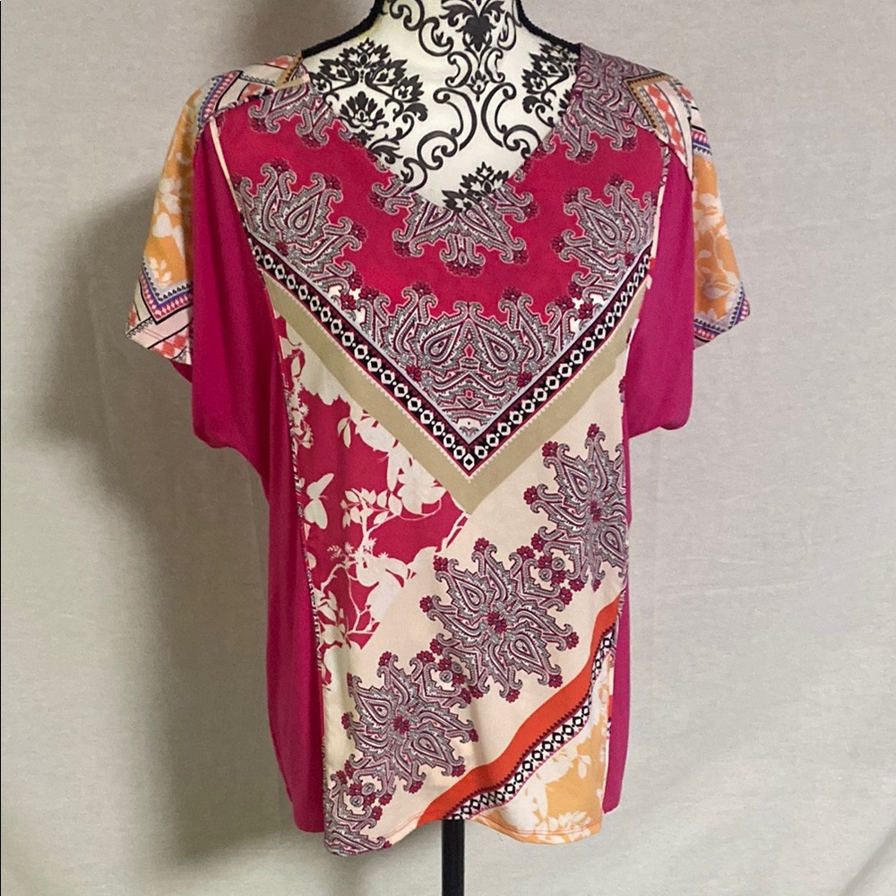 Chico's Pink Graphic Short Sleeve Blouse Rayon Great Condition